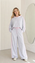 Conjunto de chándal con sudadera de rayas y pantalón ancho