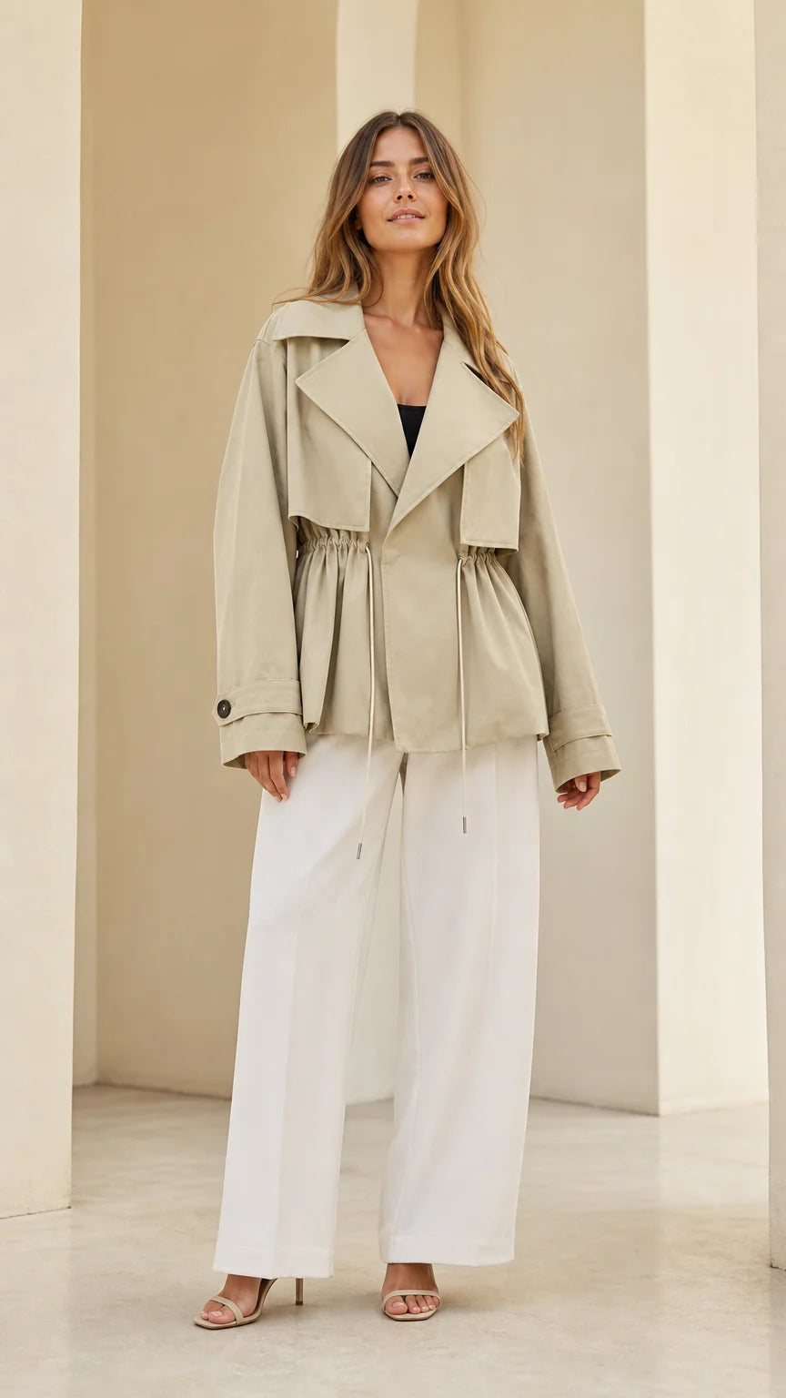 Chaqueta trench corta con cordón en la cintura