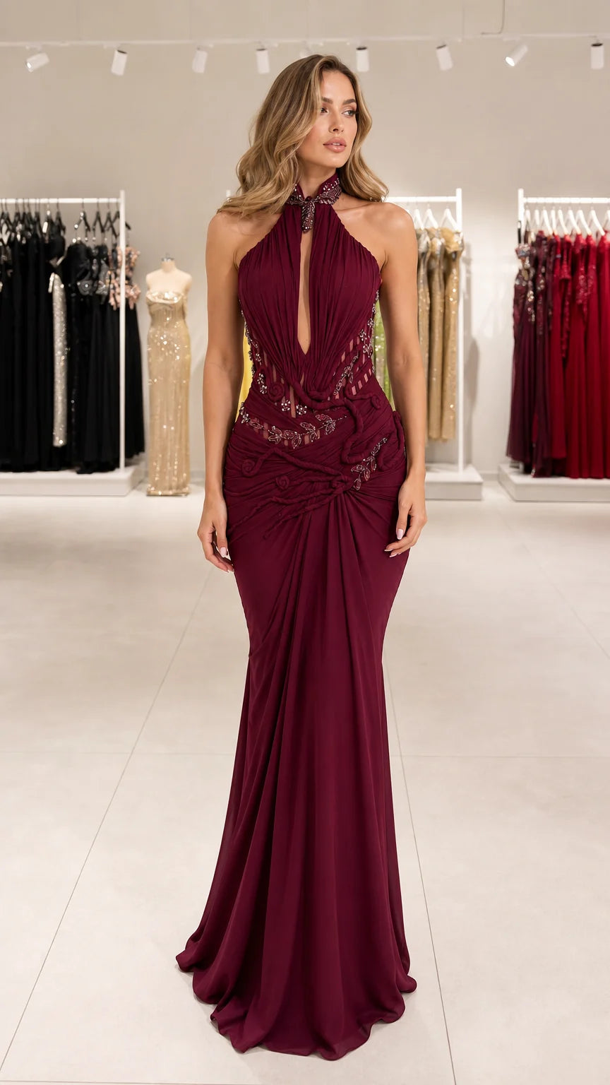 Vestido de noche sirena con cuello halter y pedrería