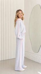 Conjunto de chándal con sudadera de rayas y pantalón ancho