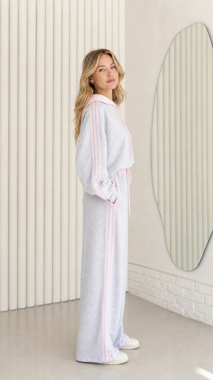 Conjunto de chándal con sudadera de rayas y pantalón ancho