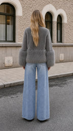 Chaqueta corta con cuello chal y pelo sintético.