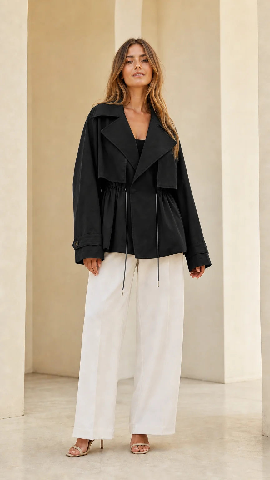 Chaqueta trench corta con cordón en la cintura