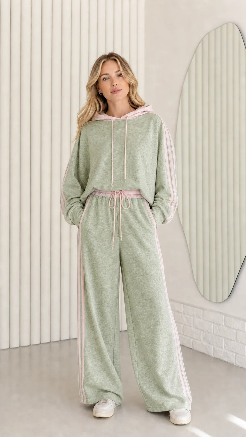 Conjunto de chándal con sudadera de rayas y pantalón ancho
