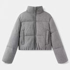 Chaqueta acolchada corta con cuello alto y cierre de cremallera