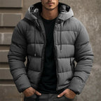 Chaqueta acolchada de invierno con capucha.