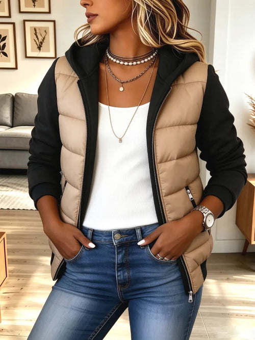 Abrigo casual con capucha y diseño patchwork