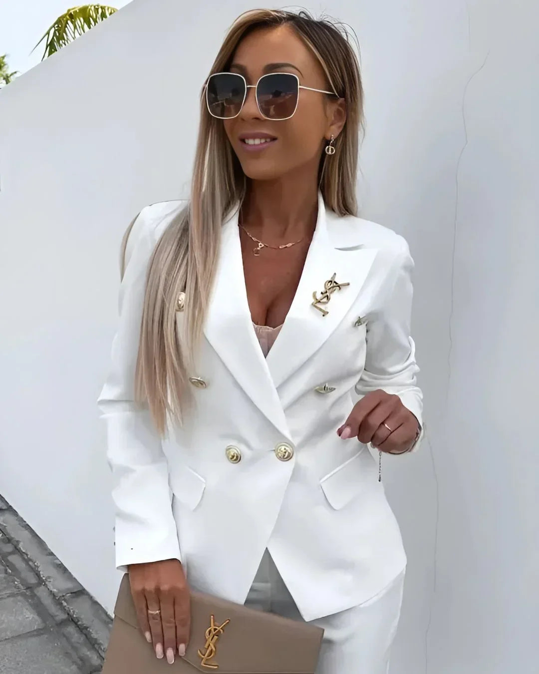 Conjunto elegante de chaqueta cruzada y pantalón