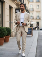 Traje de hombre con chaqueta y pantalón a juego.