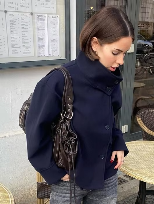 Chaqueta corta elegante y lujosa de doble botonadura