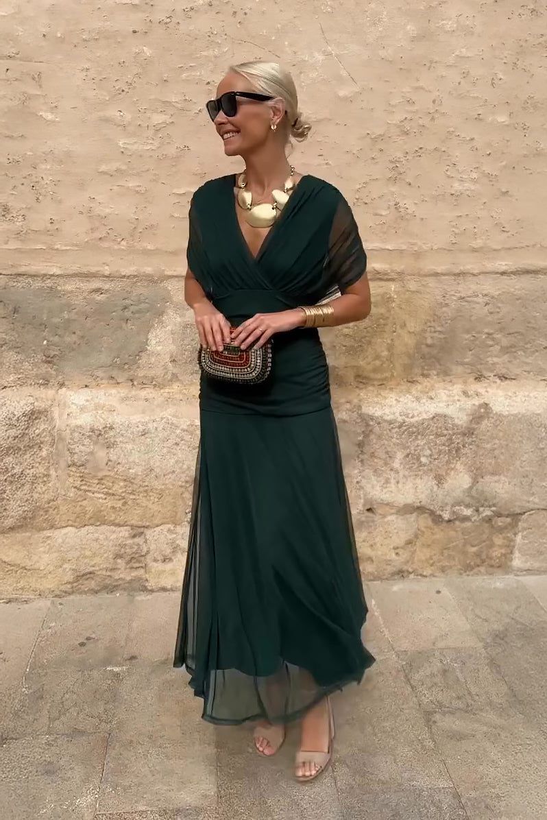 Vestido largo con escote Bardot y falda fluida.